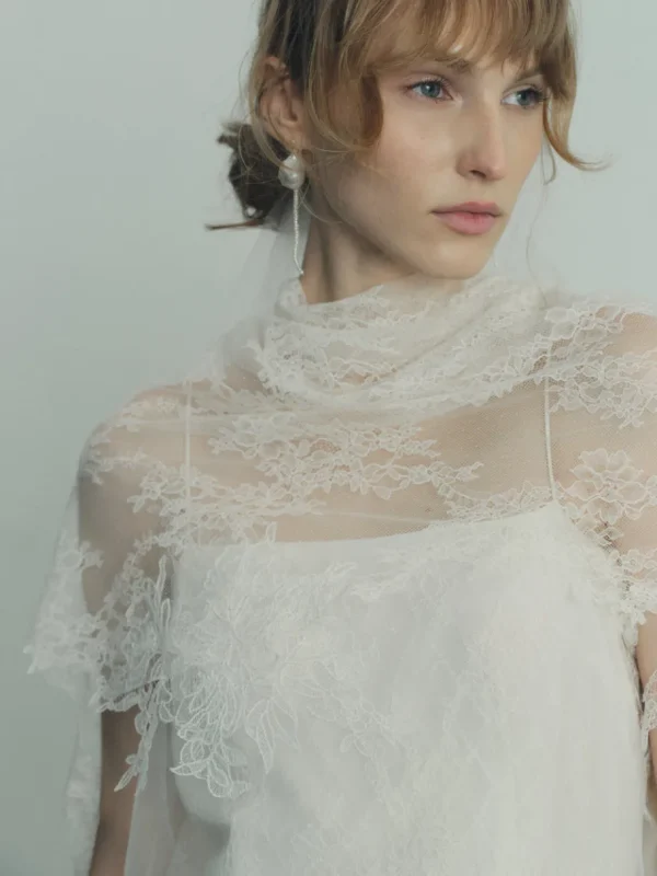 Viktoria Chan Short Sleeves | Astonia lace dream