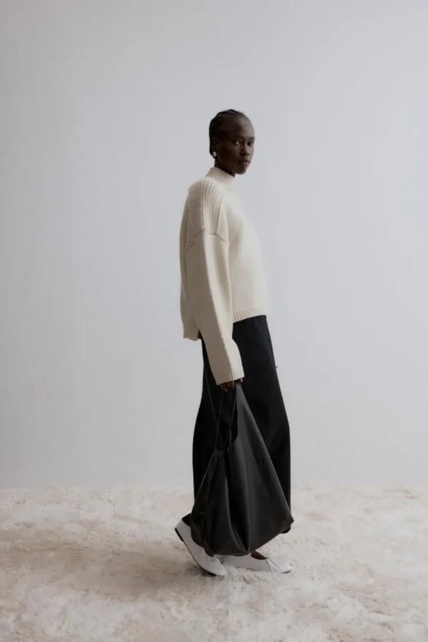 Viktoria Chan Knitwear | Aw24 | Eloa knit sweater